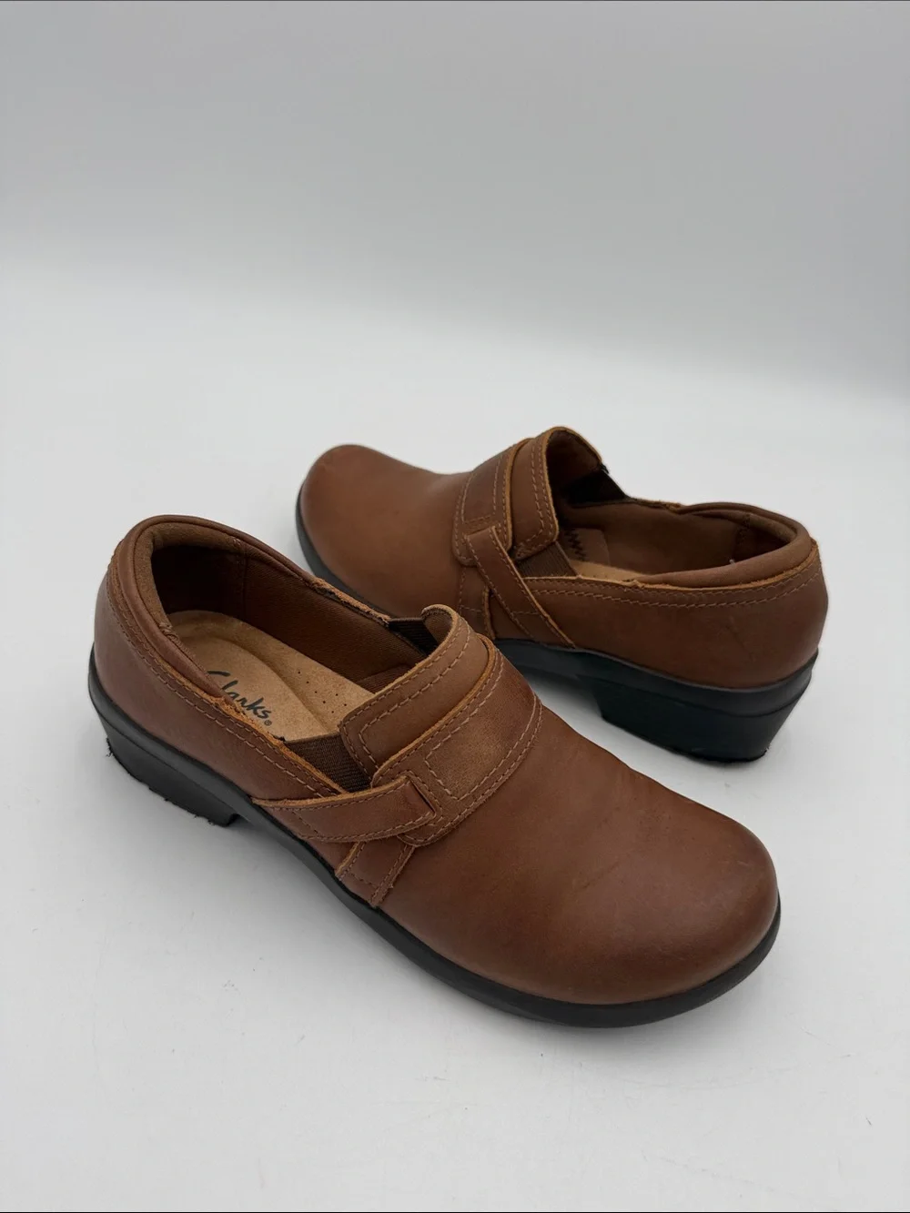 Clarks Brown Leather Slip-On Loafers Hook Strap women 7M casual comfort office
